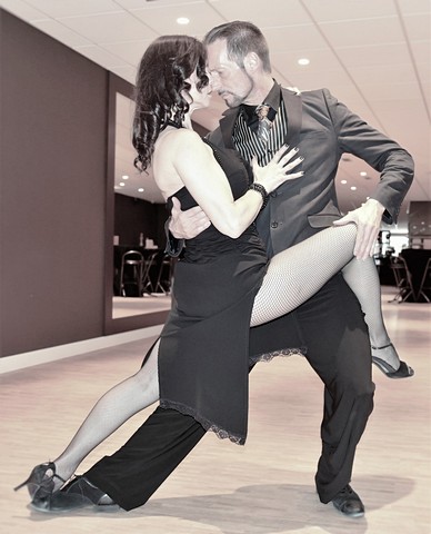 thumbnail-Salsa en tango in Invitado