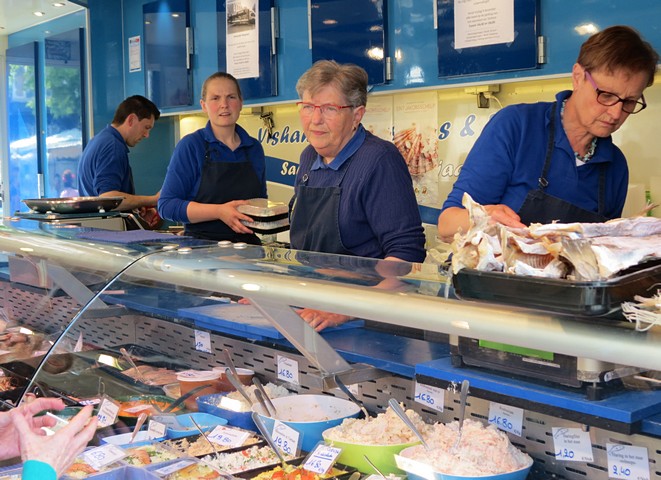 thumbnail-Vishandel Van Praet op de woensdagmarkt...