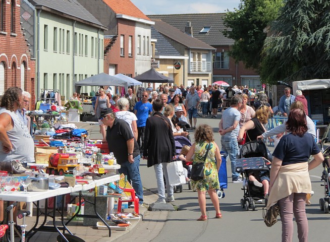 thumbnail-Drukke rommelmarkt