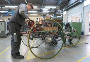thumbnail-VTI Tielt showt replica Benz Motor op Erfgoeddag